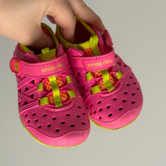 Stride Rite made to play Pink and Neon Yellow Kids sneakers - Picture 10 of 13